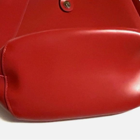 Elizabeth Arden Scarlet Hobo Bag - Picture 2 of 6